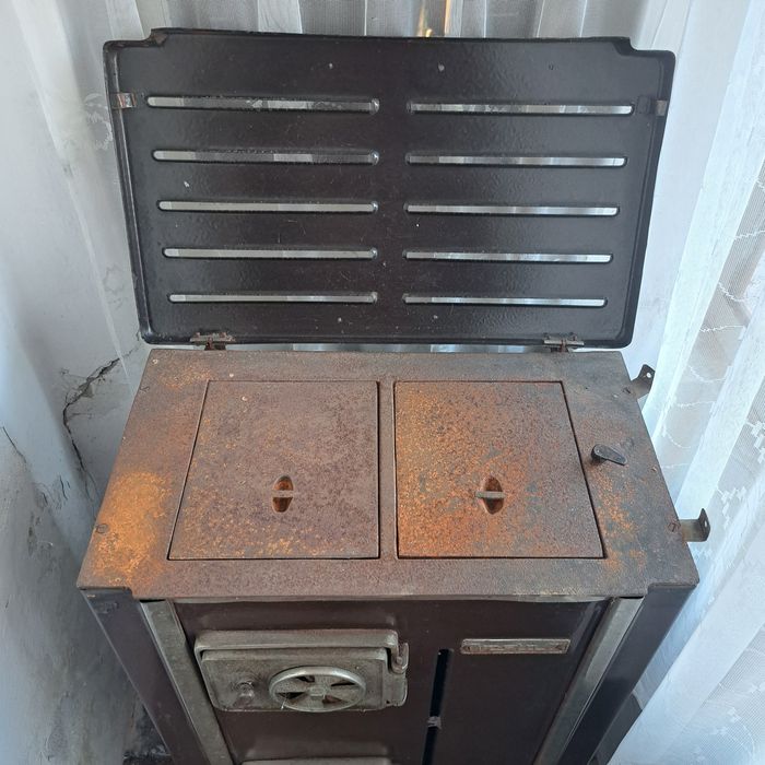 Soba cu samota pentru lemne sau peleti.