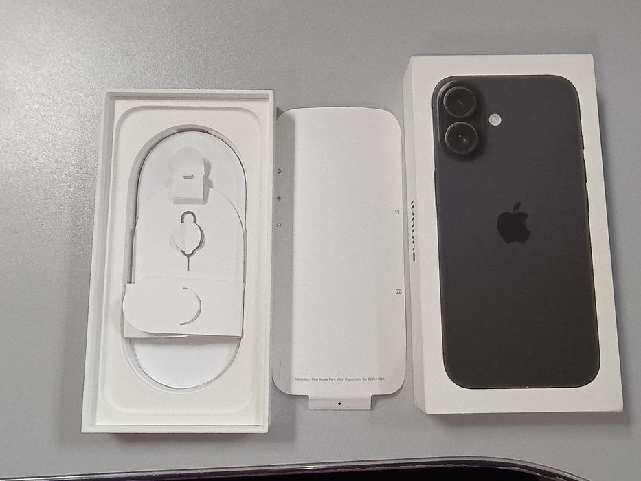 Cutie originala iPhone 16