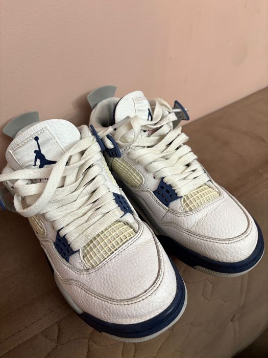 Vând adidași Nike Jordan 4