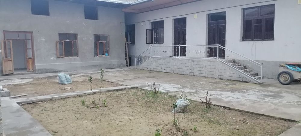 Tayyor uy sotiladi 8 sotix 10 xona
