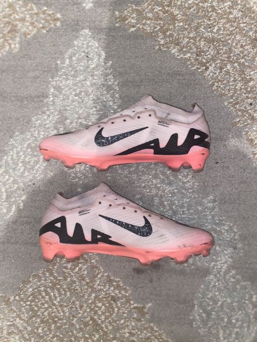 Футбольные бутсы Nike