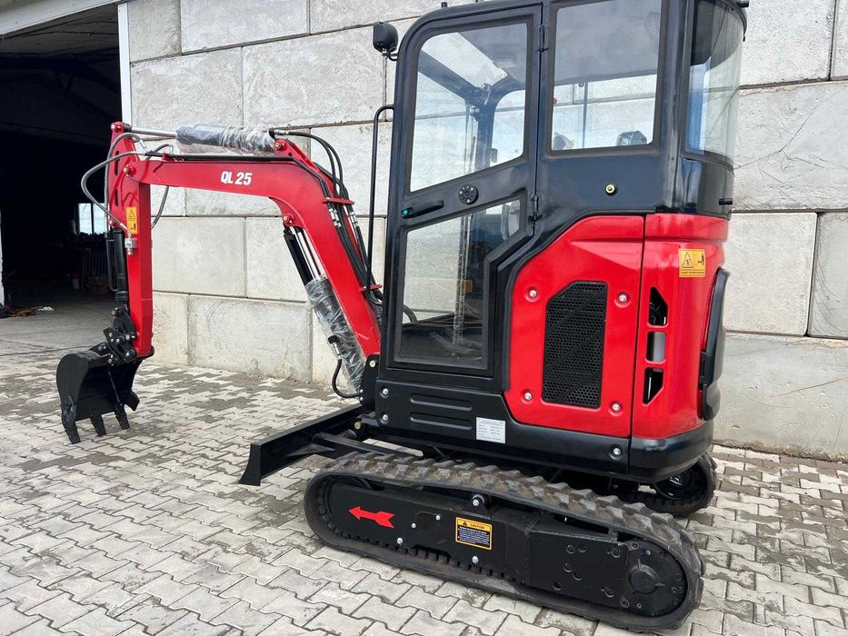 Мини багер Qilu – 2.5 т, двигател Kubota 25 кс + 3 кофи (нов) + видео