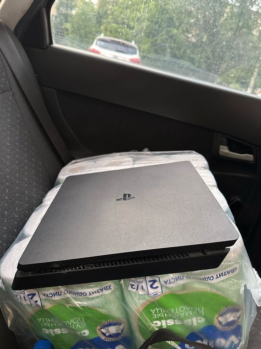 Sony plasytation 4 slim