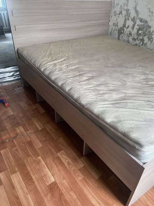 Продам кровать для спальний