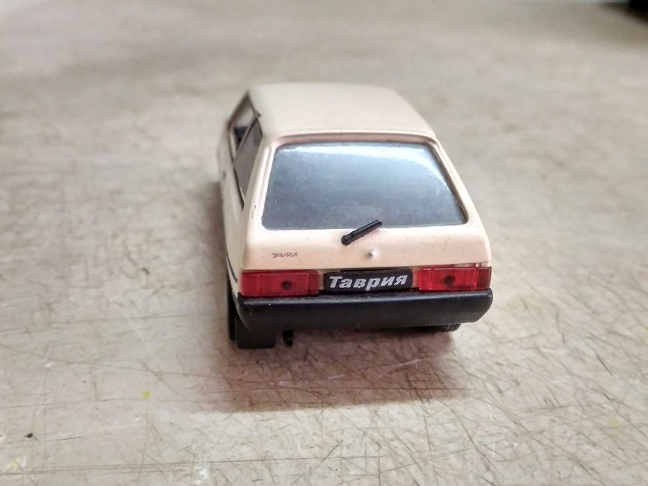 Коллекционная модель Заз-1102 Таврия масштаб 1:43, DeAgostini