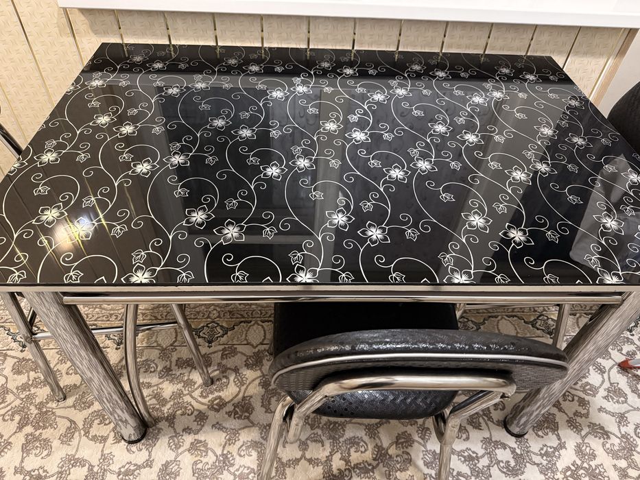 Кузонный стол исо стульями