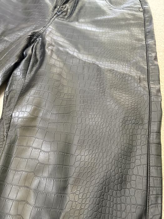 Кожен панталон Bershka