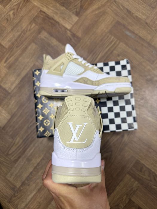 Adidasi/Sneakersi Nike Air Jordan 4 Retro x Louis Vutton marimea 42 si 43