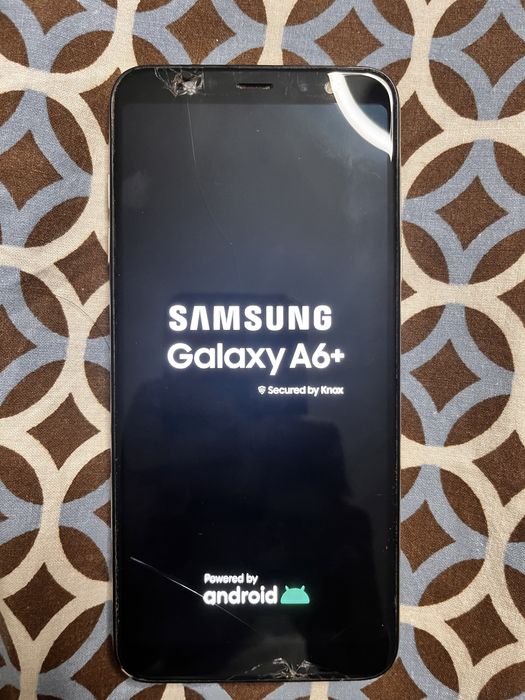 Телефон Samsung A6+