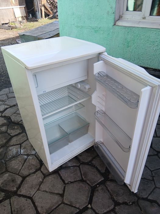 Продам небольшой холодильник