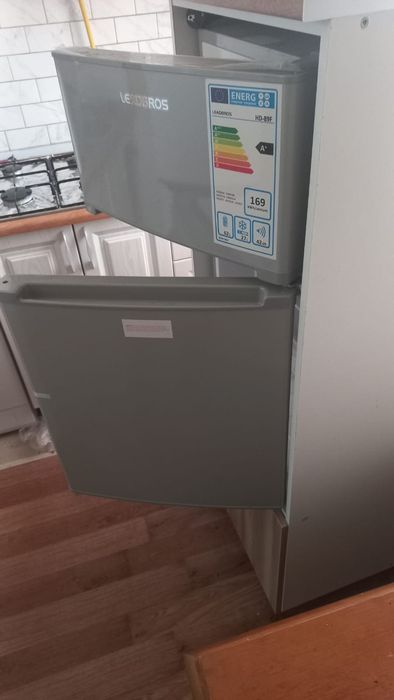 Продается холодильник новый вместе с тумбой цена 80.000 тенге.