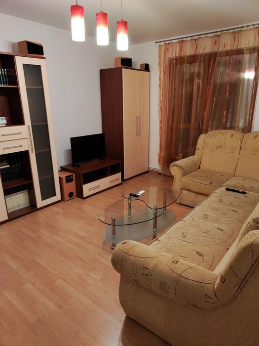 Proprietar închiriez apartament 3 camere