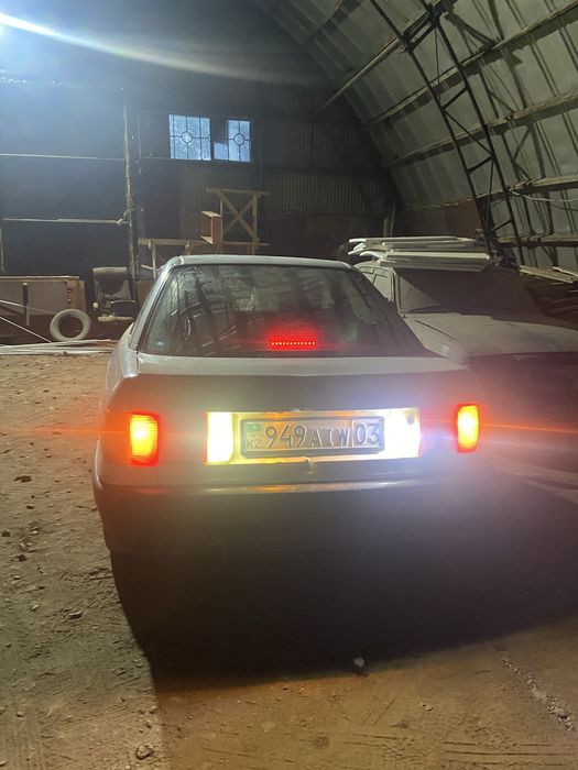 Продам автомобиль ауди 80 / кпп механика