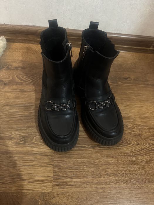 Продам ботинки