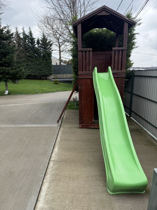 Turn de joaca copii din lemn cu tobogan topogan