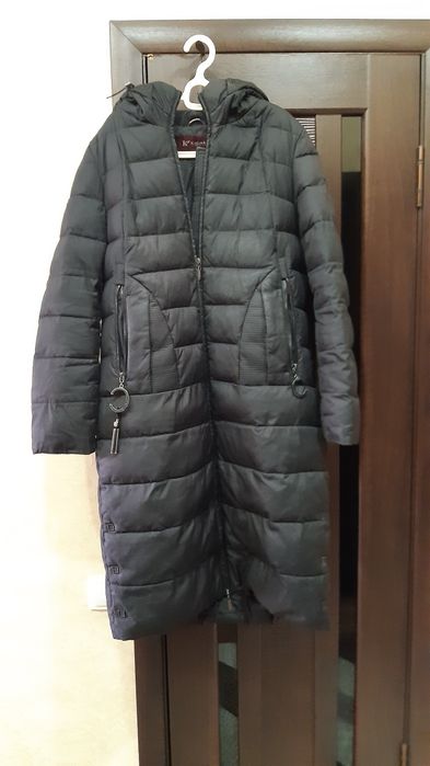 Продам курточку с капюшоном.