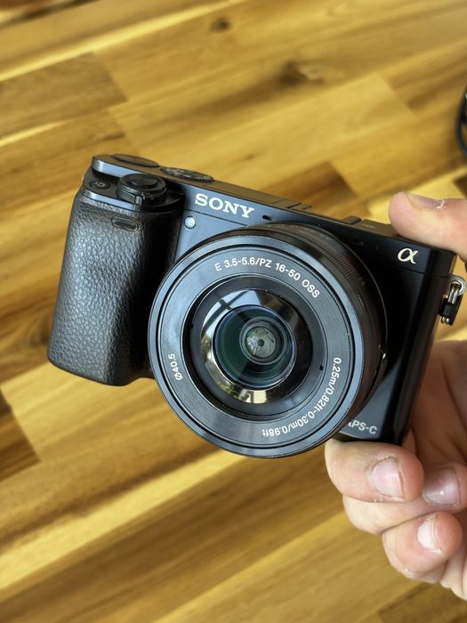 Sony alpha 6000    /.    £6000