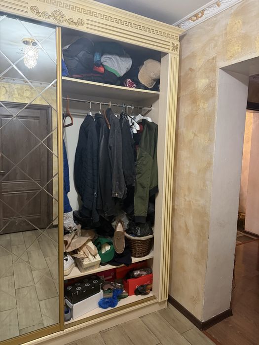 Срочно продам шкаф купе