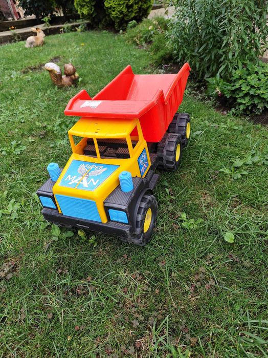 Детско пластмасово камионче