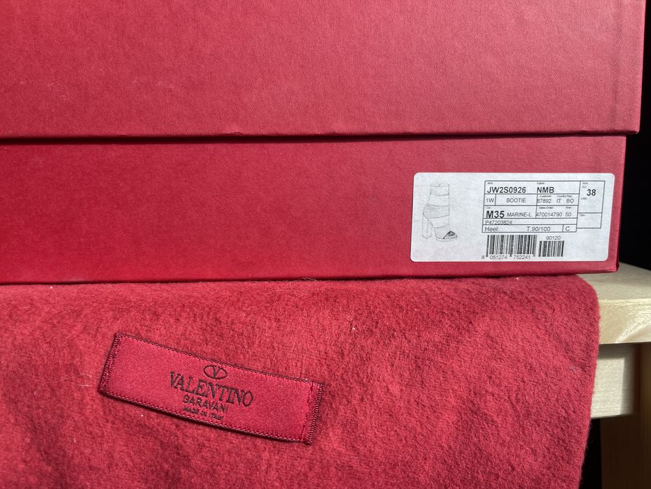 Valentino боти на висок ток