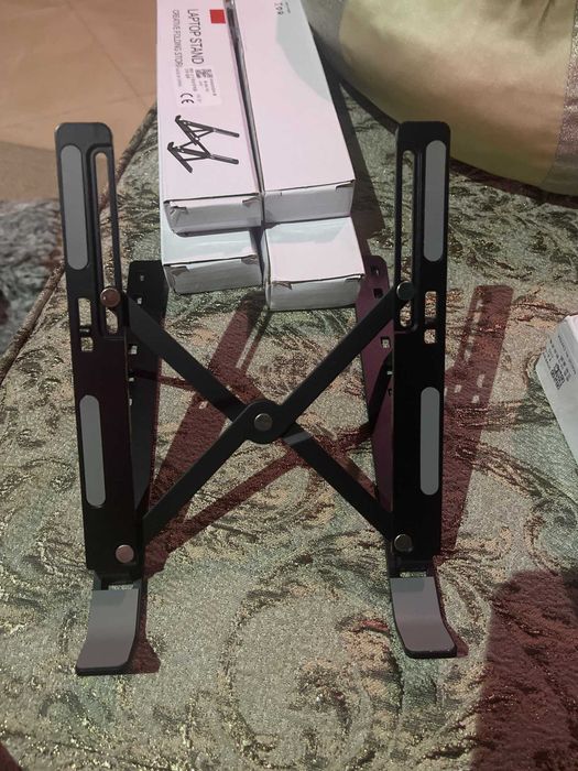 Стойка за лаптоп