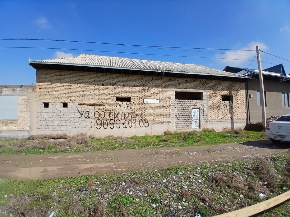 Uy sotiladi 50 metrlik yo‘lni yuzidan