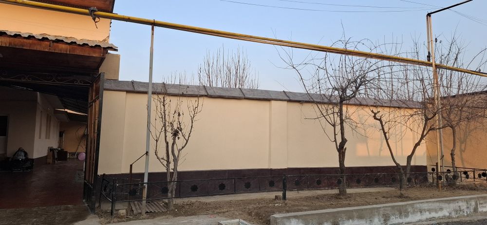 Nazarbek beshqorgon mahallasida  SROCHNIY uchaska sotiladi ozimizani u