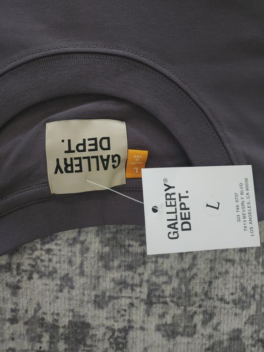 Tricou gallery dept gri cu alb