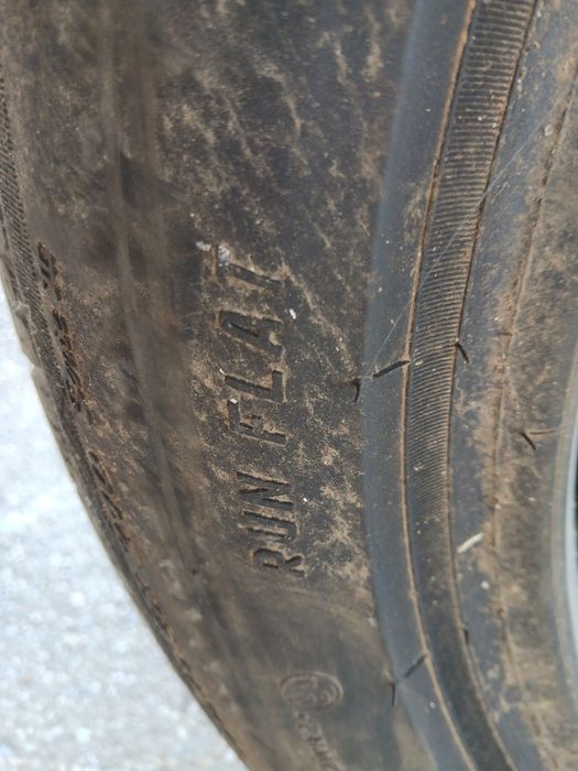 Vând o anvelopă 245/50/18 Marca Pirelli, M+S mixtă, Run Flat în stare bună.