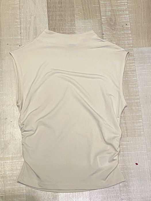 Бяла официална семпла тениска без ръкави  HM