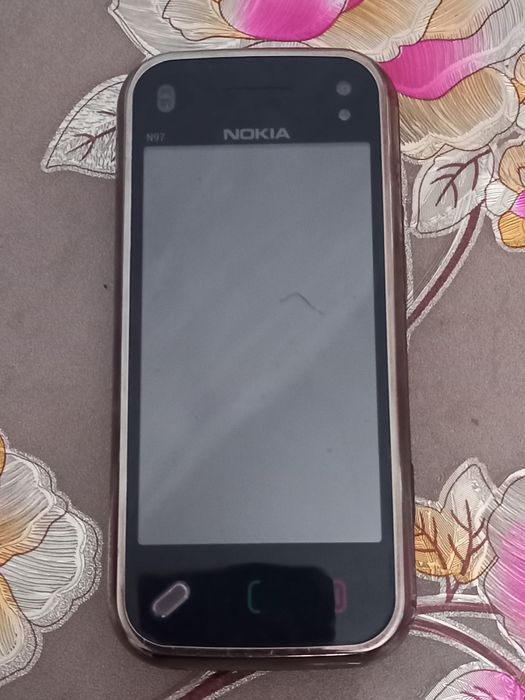 Два телефона мобильных