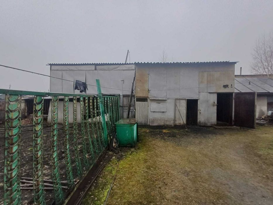 Большой Высокий дом в рабочем поселке