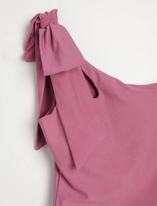 Цял бански на едно рамо с декоративна панделка