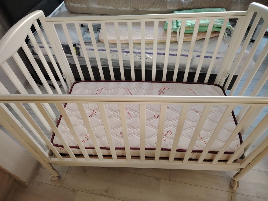 Бебешка кошара с колелца подарък матрак