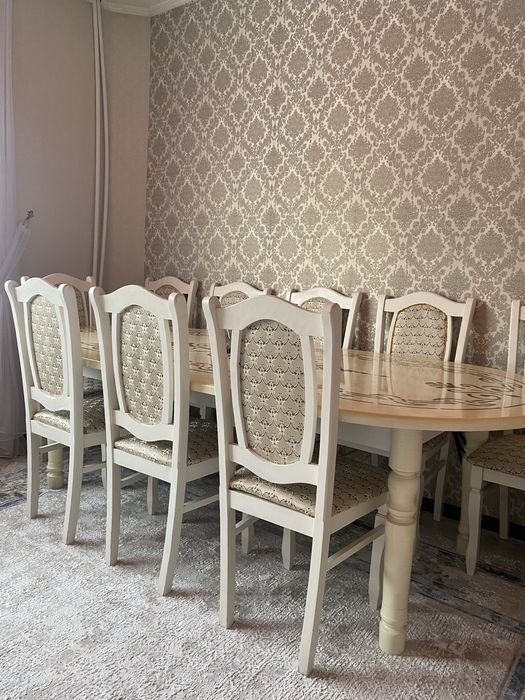 Продается стол в хорошем состояний 1 шт