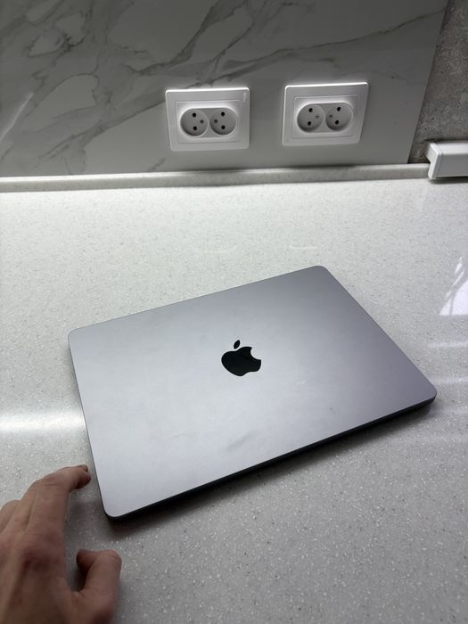 Macbook Air 13  M3 16/512/2024