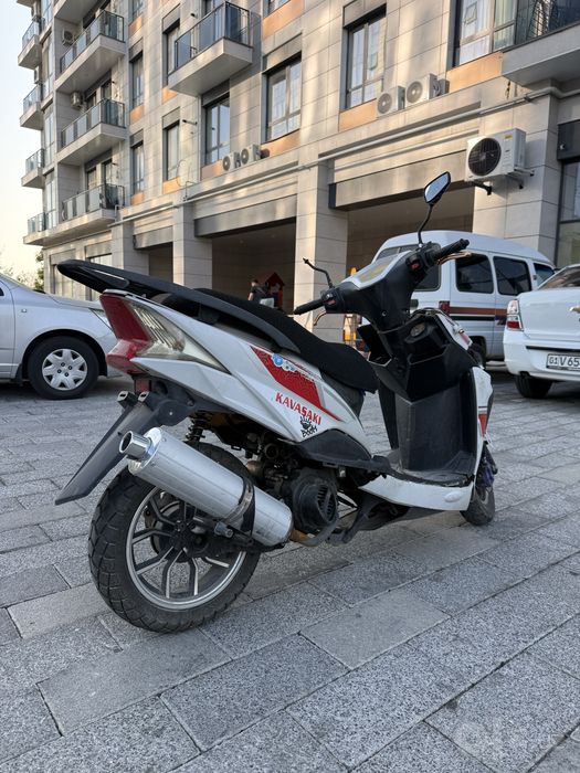 Скутер Kawasaki 150 кубов