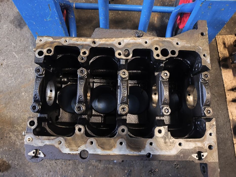 Bloc motor BMP 2.0 tdi 103 kw 140 cp Volkswagen Passat B6 2005-2010