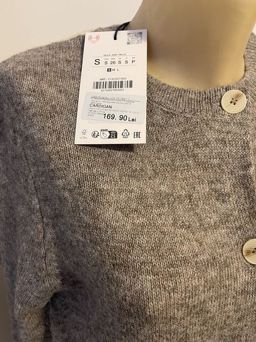 Cardigan Zara.      .