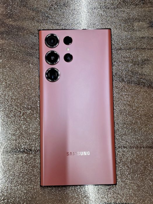 Продаю Galaxy S23 Ultra. 1 Терабайт. Состояние отличное. Цвет эксклюз