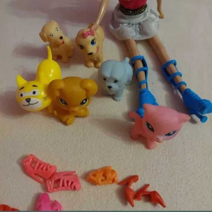 Barbie cu animăluțe și accesorii