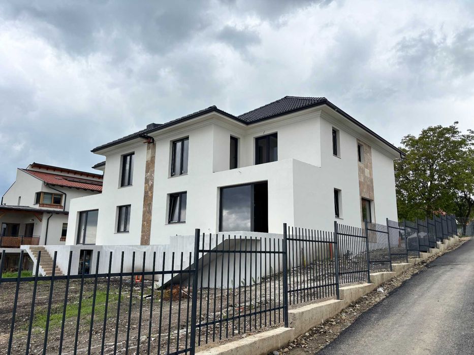 Vand casa duplex sat Gheorghieni 170mp utili, 600mp teren