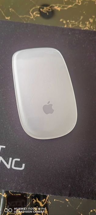 Продавам мишка блутут на Apple