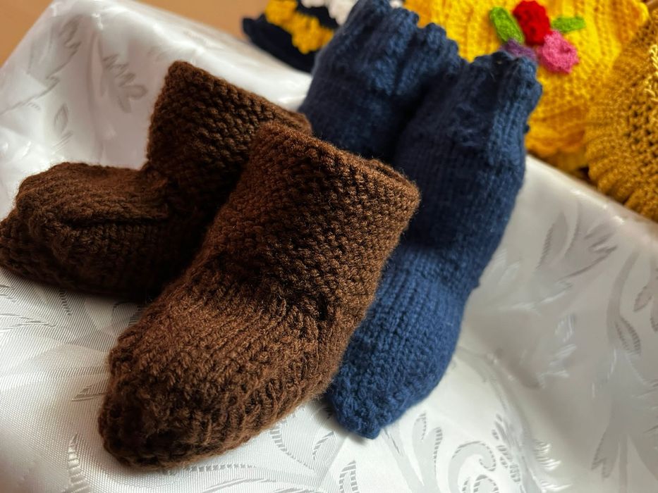 Accesorii handmade : posete , papuci etc