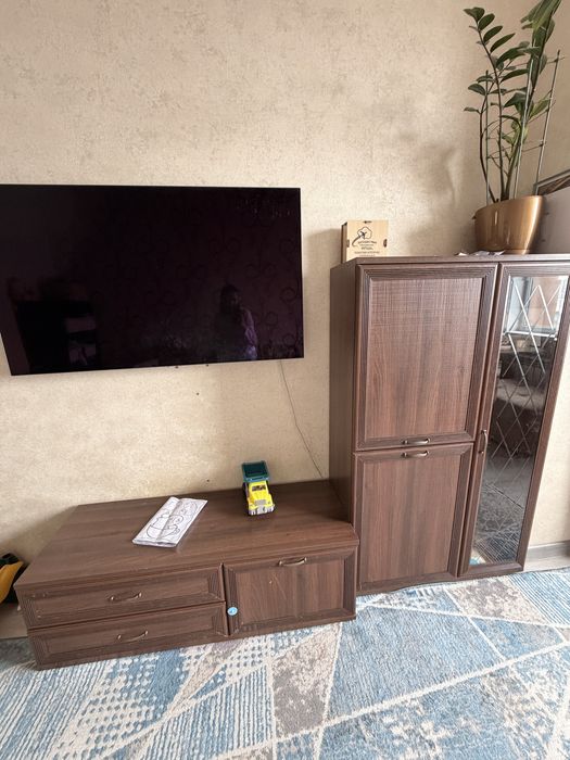 Продам комплект сервант тумба и шкаф