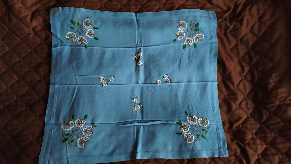 Продавам 19  покривки за маса