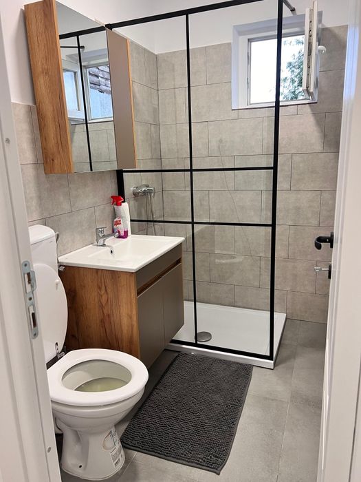 Garsoniera de închiriat.