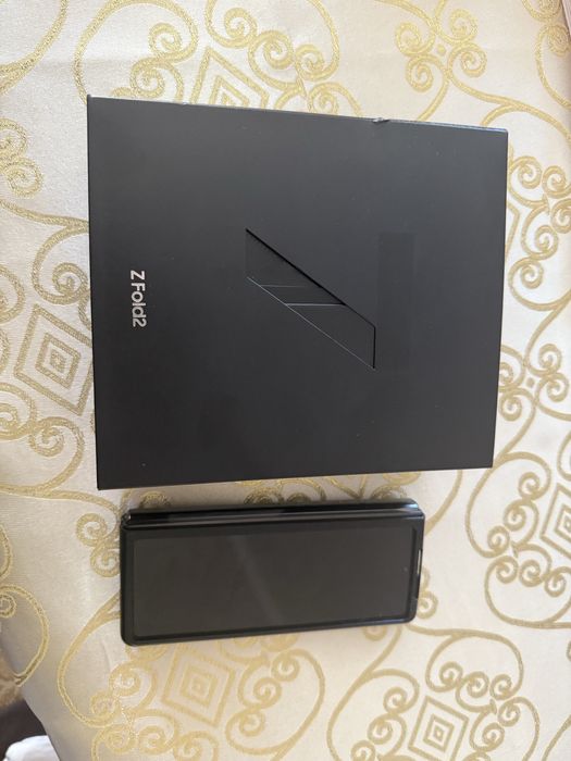 Продам  телефон Samsung z fold2