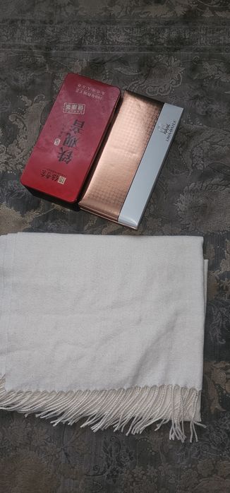 Пакет с вещами и Gucci Bamboo