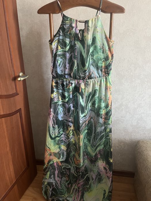 Продам платья разные